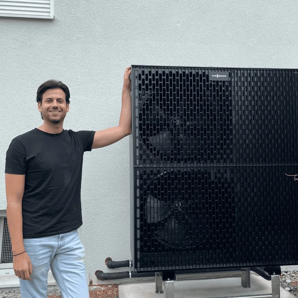 Alexander Valtingojer mit Viessmann Wärmepumpe