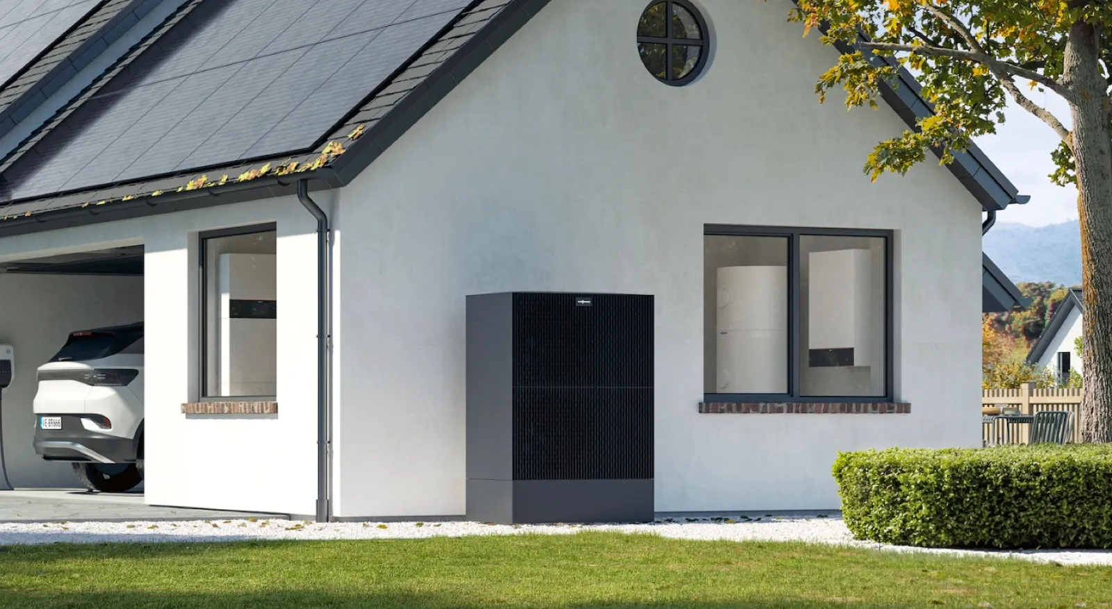 Einfamilienhaus mit Viessmann-Wärmepumpe, PV-Anlage und E-Auto im Carport