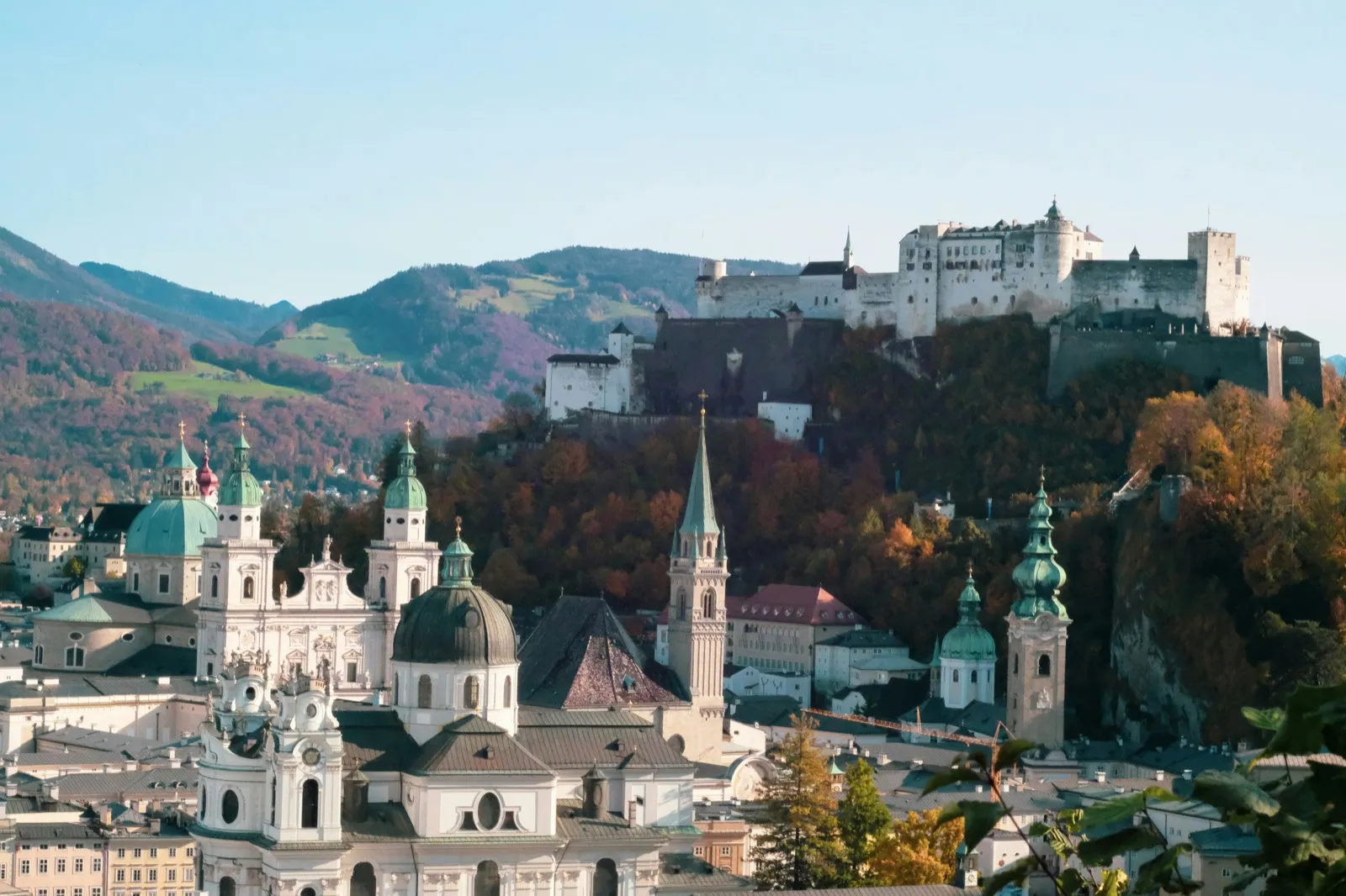 Blick über die Stadt Salzburg mit der Festung Hohensalzburg